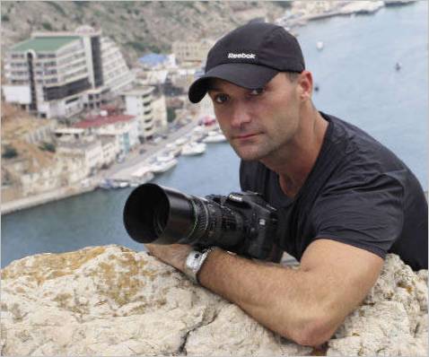 Mikhail Rugal è membro dell'Unione russa dei fotografi naturalisti. Pluripremiato con il premio Golden Turtle per il miglior fotografo naturalista 2006, 2007, 2008, 2009