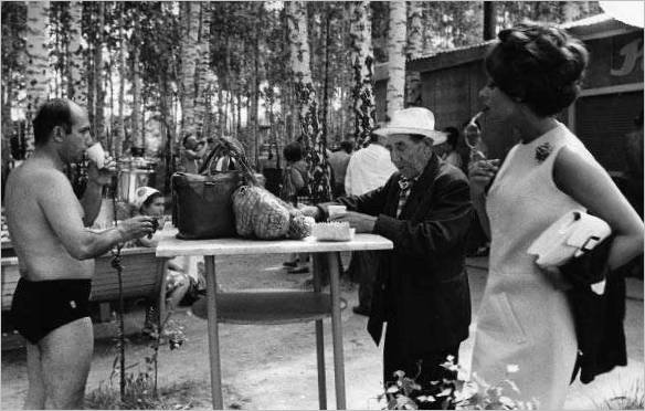 Sophia Loren sul set di Girasoli. URSS, 1969
