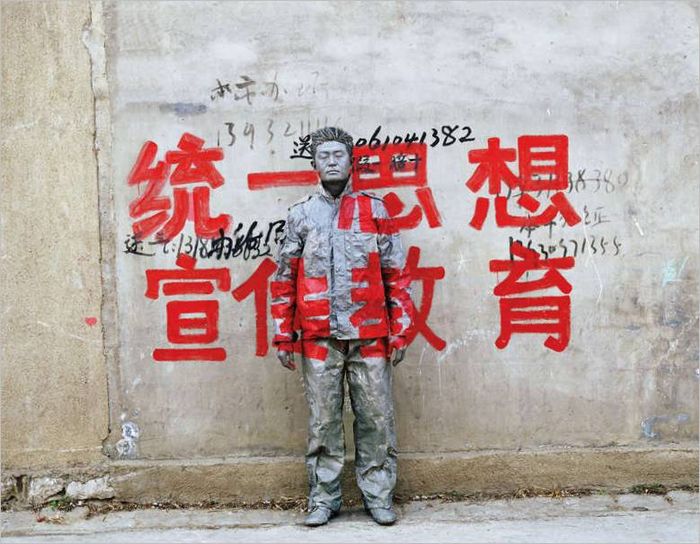 8. Liu Bolin Urban Camouflage Series - 36, 2007