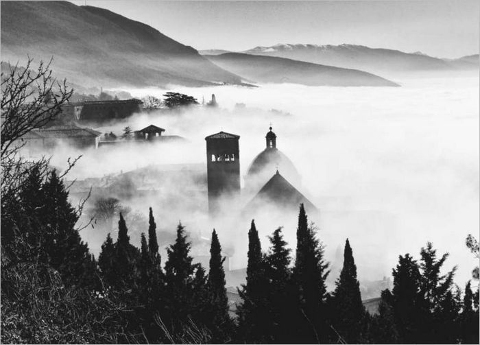 Un paesaggio che scompare, Assisi, 2009