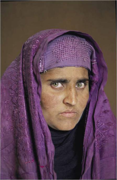 PAKISTAN. Peshawar. 2002. Sharbat Gula