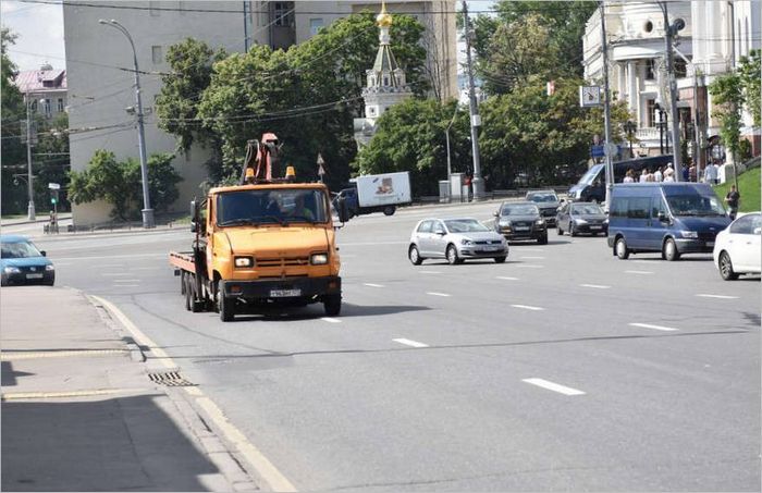 Sparatoria in velocità: un carro attrezzi accorre in soccorso