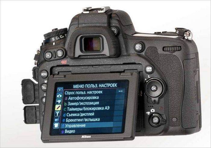 Nikon D750 - display ribaltabile