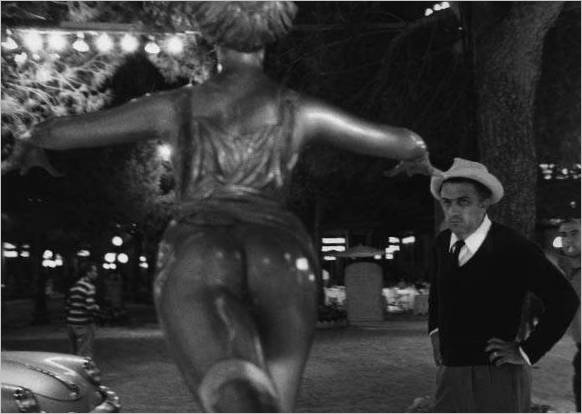 Federico Fellini sul set del film 8 ½. 1963